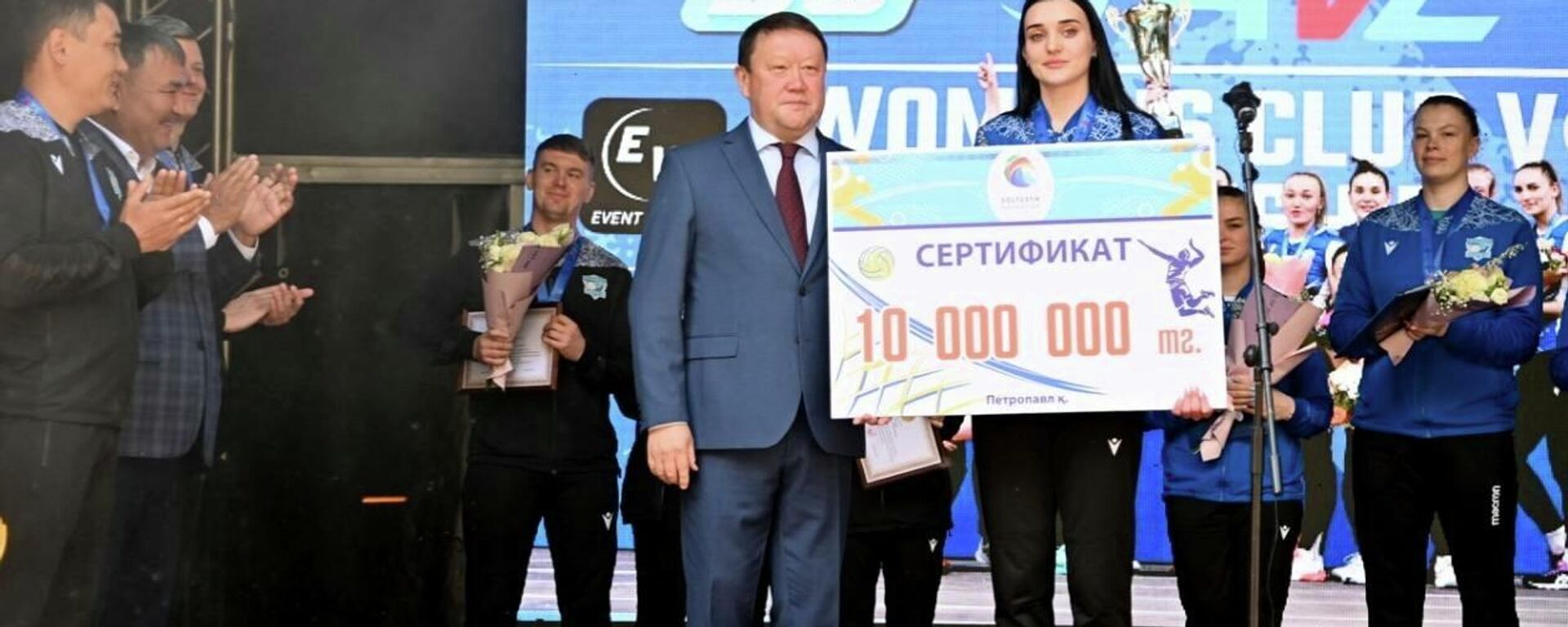 Чемпионки Азии по волейболу получили денежную поддержку от акима Северо-Казахстанской области  - Sputnik Казахстан, 1920, 13.05.2022