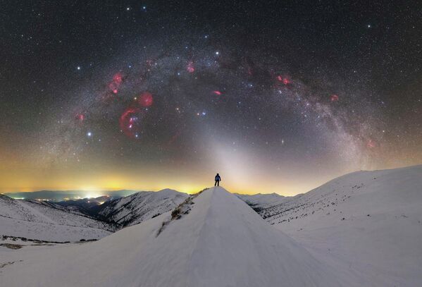 Снимок &quot;Зимнее небо над горами&quot; словацкого фотографа Томаша Словински. - Sputnik Казахстан