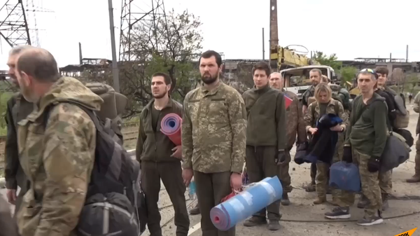 Украиналық әскерилердің қару тапсырған сәтінен видео  - Sputnik Қазақстан