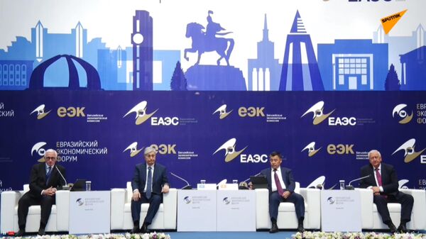 СПУТНИК_LIVE: Путин на пленарном заседании Евразийского экономического форума - Sputnik Казахстан