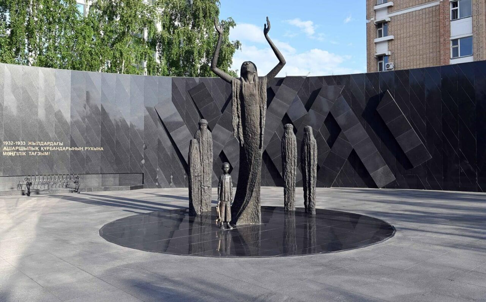 Памятник жертвам голода 1930-х годов в г. Нур-Султане - Sputnik Казахстан, 1920, 31.05.2022