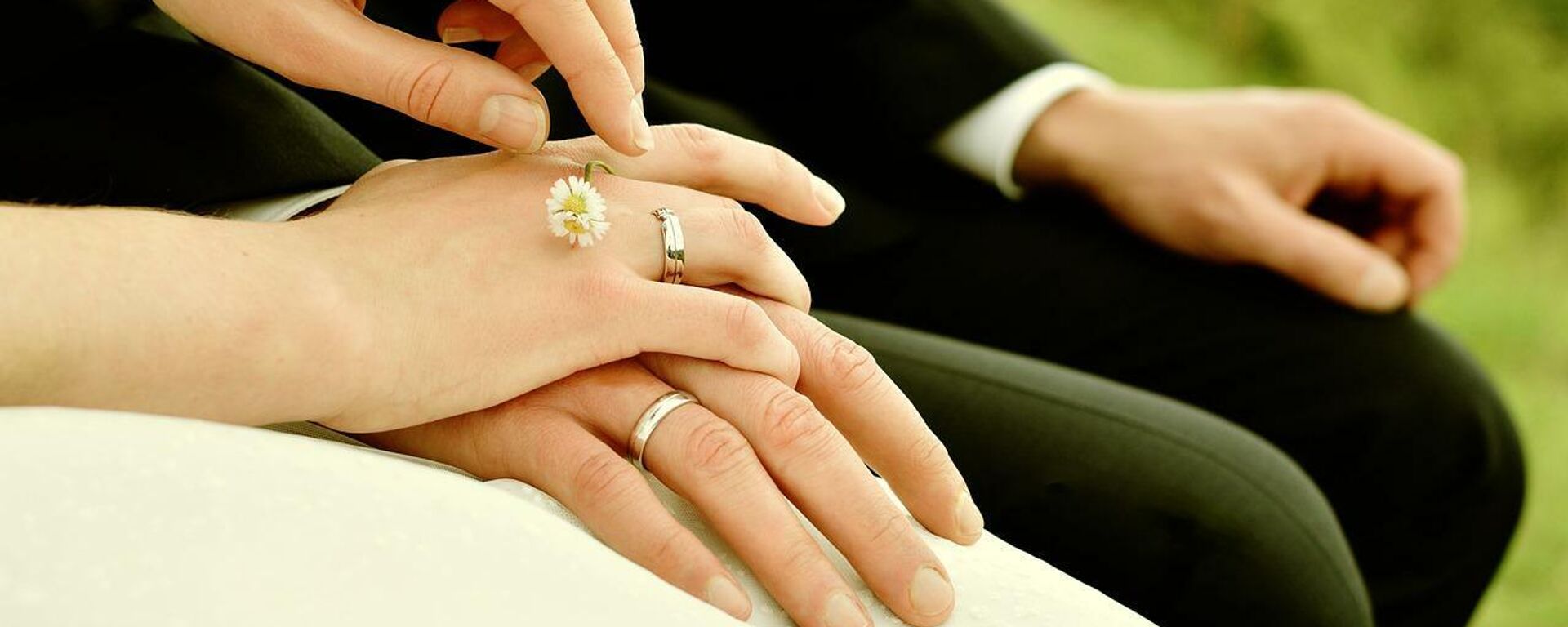 Жас жұбайлар - Sputnik Қазақстан, 1920, 08.10.2025