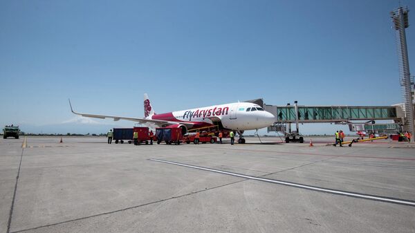 Церемония встречи первого рейса авиакомпании FlyArystan в международном аэропорту Еревана (столица Армении) Звартноц - Sputnik Қазақстан