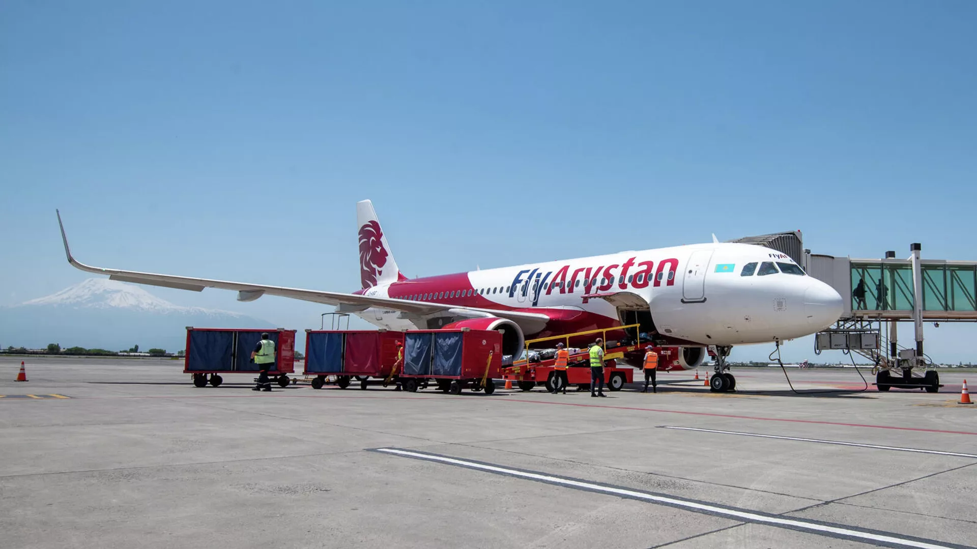 Fly Arystan отменил рейсы из Актау в Дубай до 29 августа