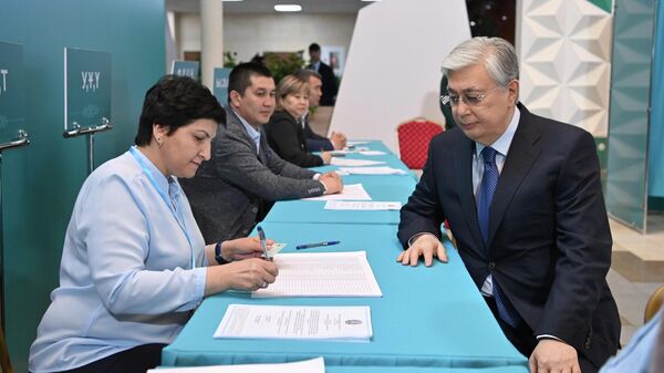Токаев проголосовал на референдуме - Sputnik Казахстан