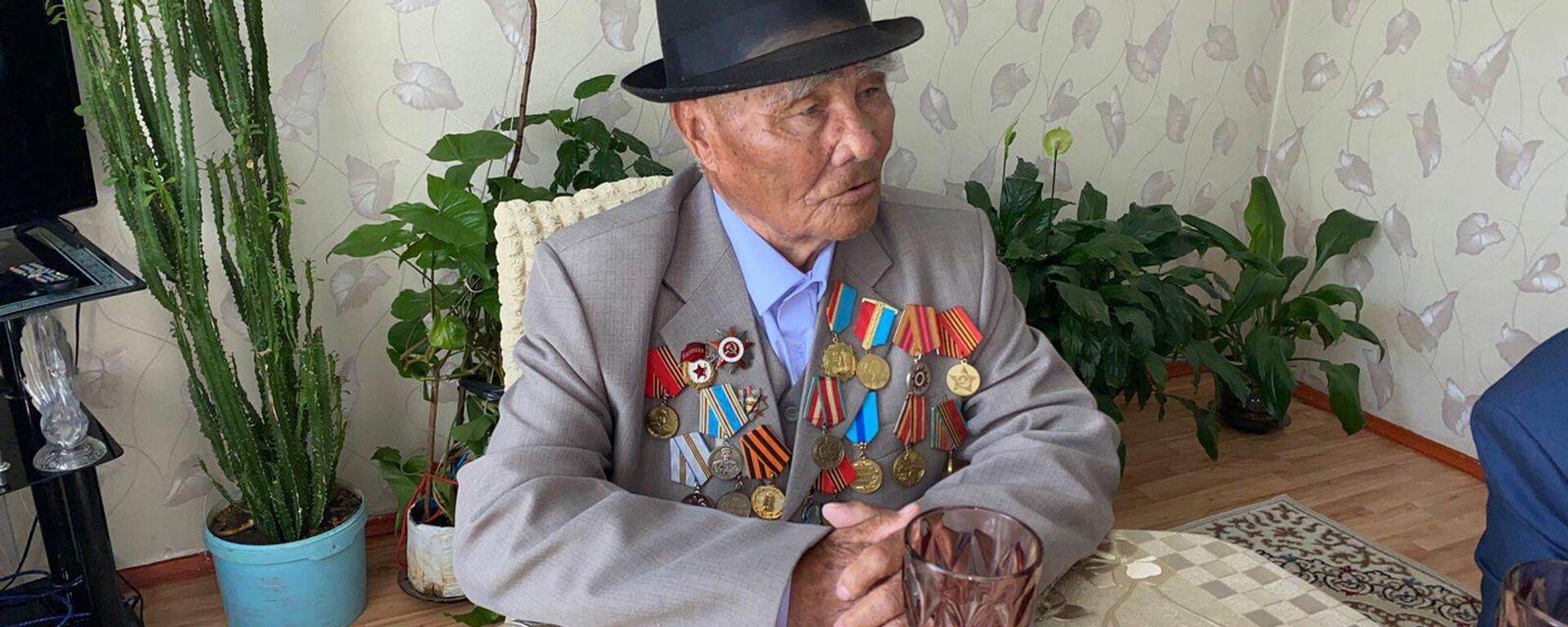 98-летний ветеран проголосовал на референдуме - Sputnik Казахстан, 1920, 05.06.2022