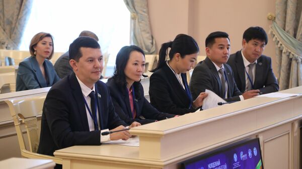  Делегация Казахстана принимает участие в Молодежном межпарламентском форуме в Санкт-Петербурге - Sputnik Казахстан