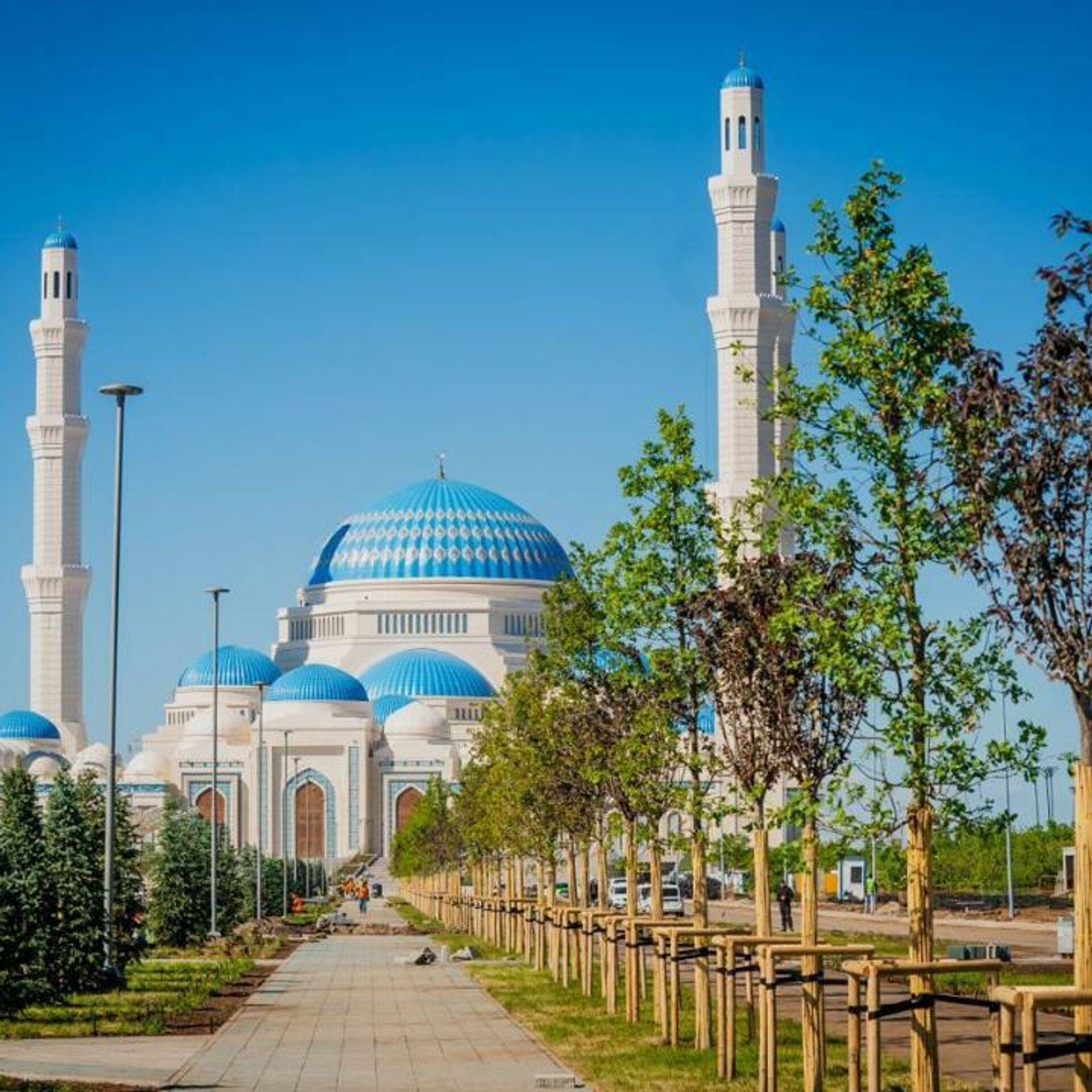 Астана самая большая мечеть. Главная мечеть Астаны. Бас мешіт Астана. Новая мечеть в Астане 2022.