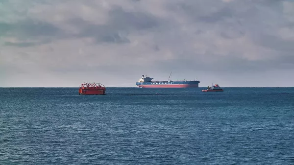 Погрузка танкера у ВПУ  - Sputnik Казахстан