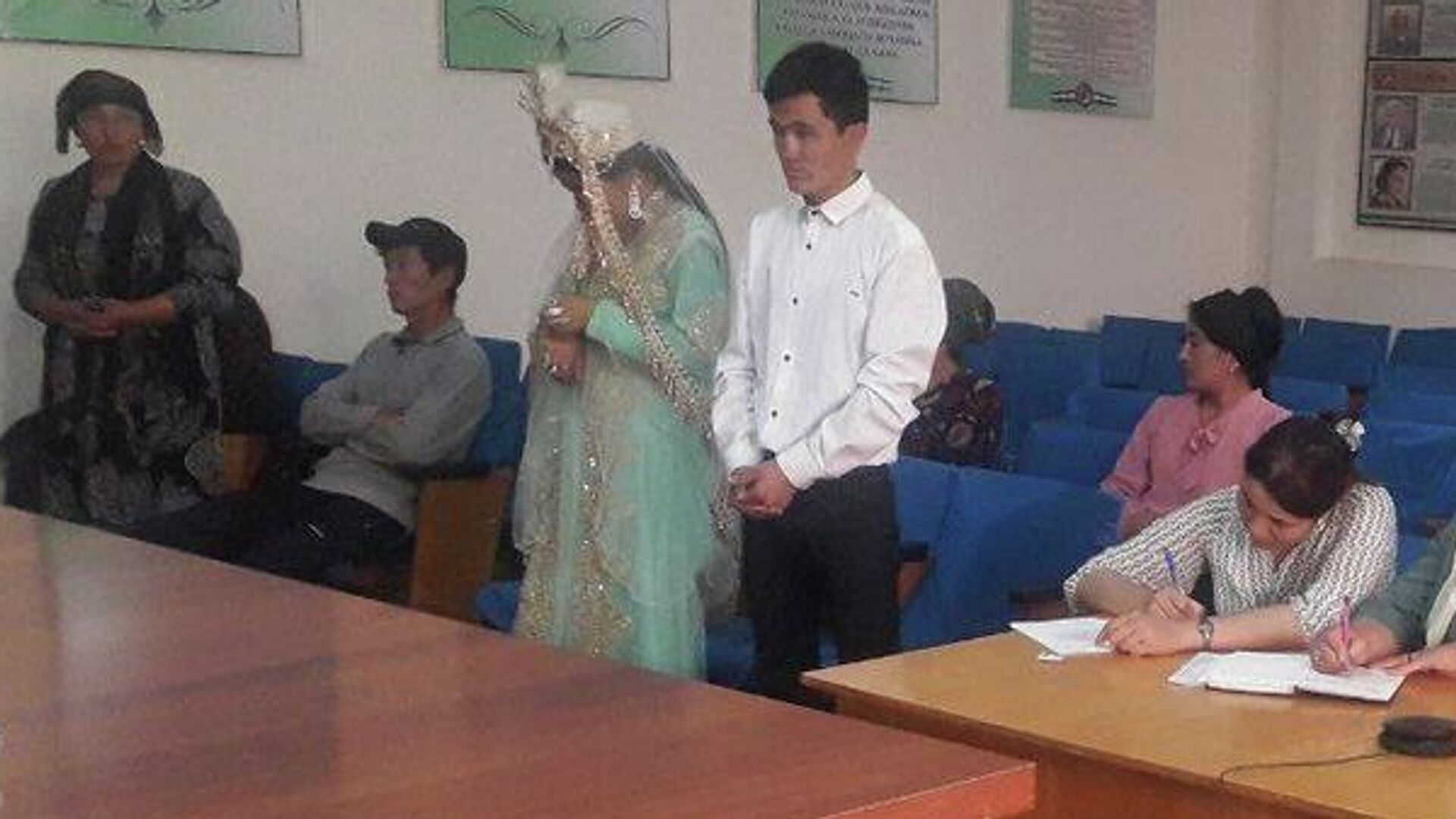 Жених ударил невесту по голове во время свадьбы в Узбекистане  - Sputnik Қазақстан, 1920, 19.06.2022