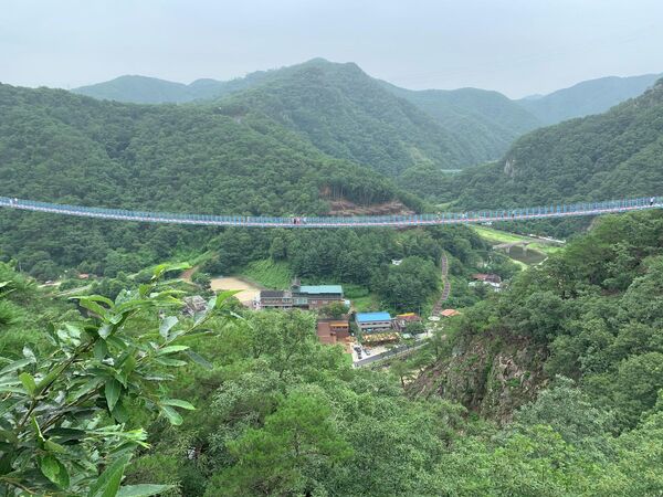Подвесной стеклянный мост в Вонджу, Южная Корея  - Sputnik Казахстан