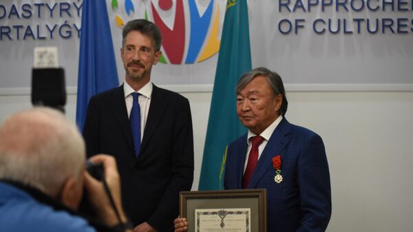 Олжасу Сулейменову присвоили звание офицера ордена Почетного легиона Франции - Sputnik Казахстан