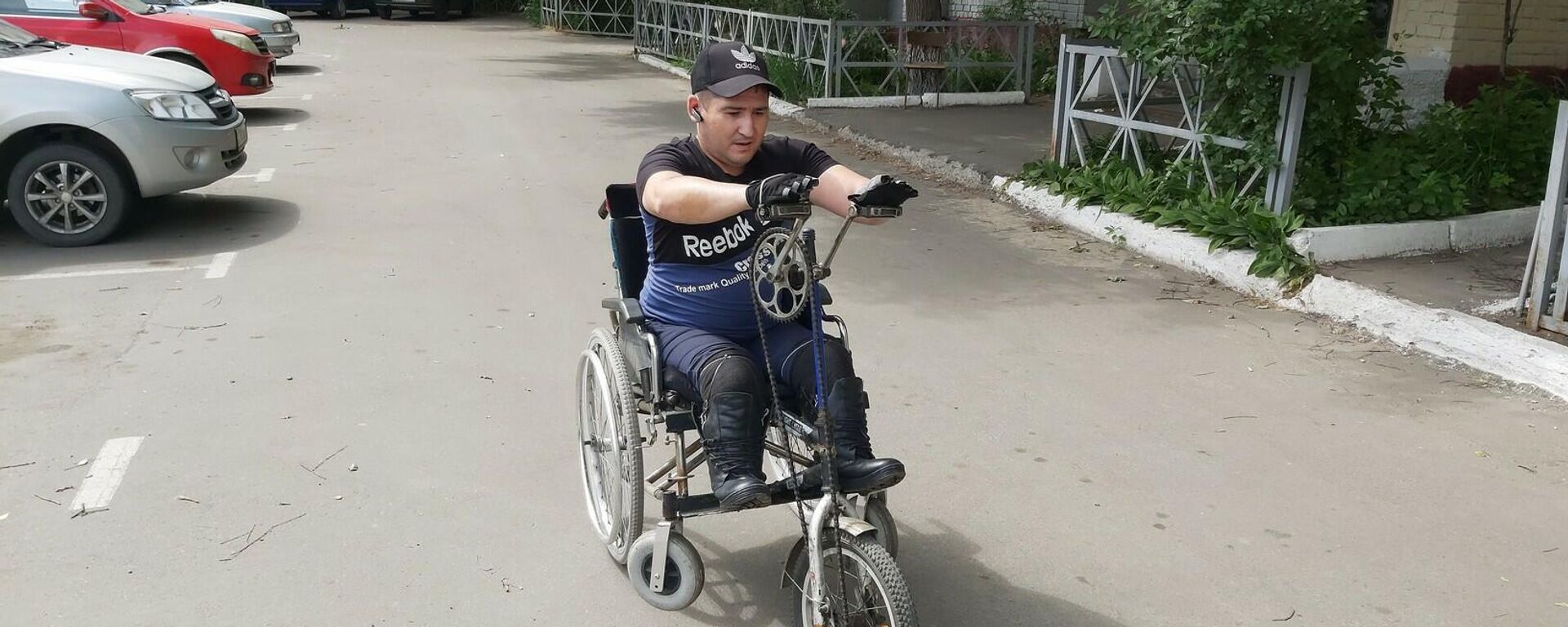 Житель Петропавловска сам соорудил себе протезы и усовершенствованную инвалидную коляску - Sputnik Казахстан, 1920, 17.06.2022