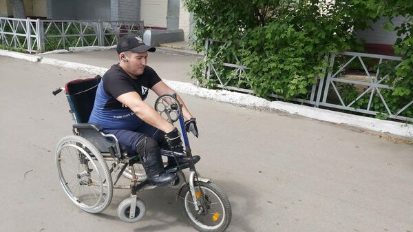 Житель Петропавловска сам соорудил себе протезы и усовершенствованную инвалидную коляску - Sputnik Казахстан