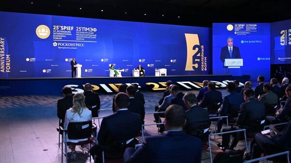 Президент Казахстана Касым-Жомарт Токаев выступает на 25-ом Петербургском Международном экономическом форуме - Sputnik Казахстан