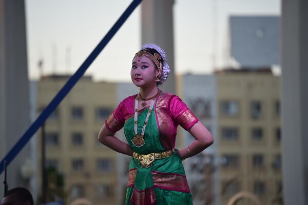 Индийские классические танцы стали настоящим украшением праздника. - Sputnik Казахстан