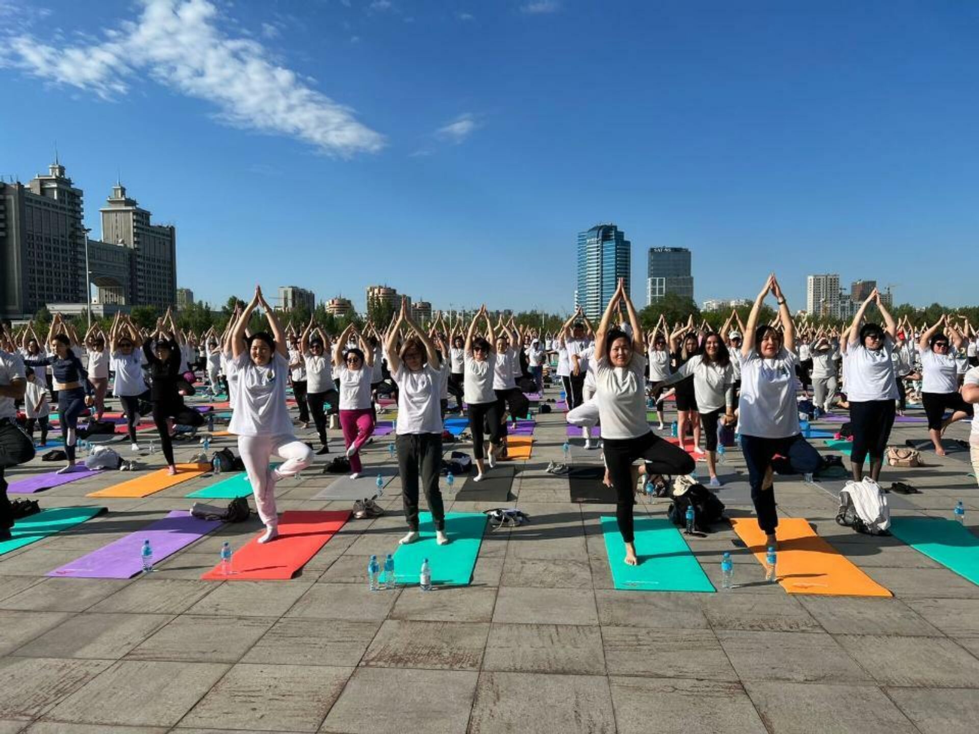 Министр здравоохранения Ажар Гиният приняла участие в открытии 8-ого Международного дня йоги, организованного Посольством Индии - Sputnik Казахстан, 1920, 21.06.2022