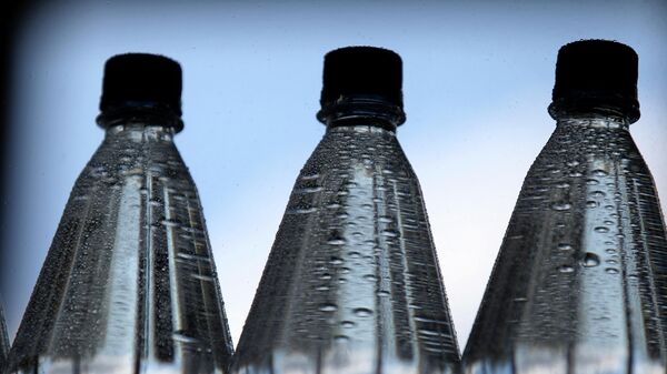 Бутылки с минеральной водой, архивное фото - Sputnik Казахстан
