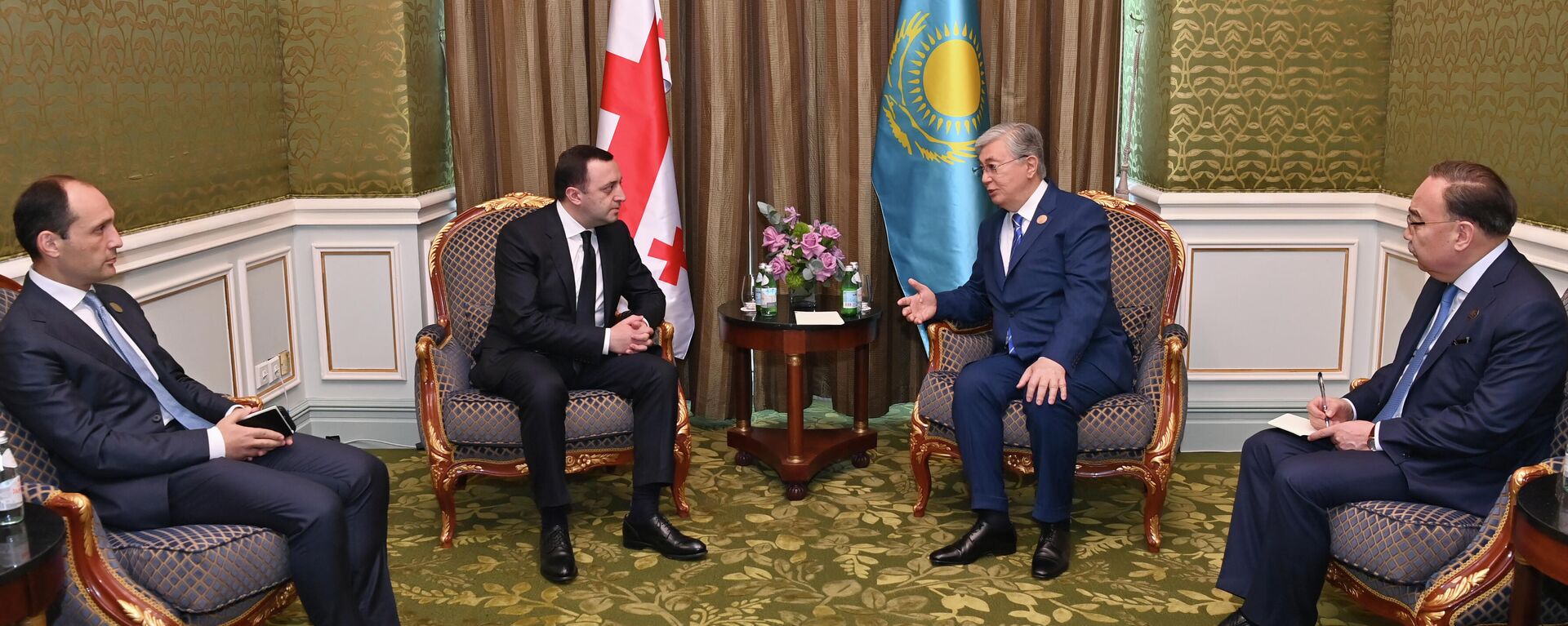 Токаев встретился с премьер-министром Грузии - Sputnik Казахстан, 1920, 21.06.2022