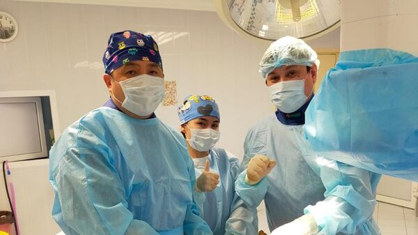 Уникальную операцию по исправлению ребенку дефекта голени провели в Казахстане - Sputnik Казахстан