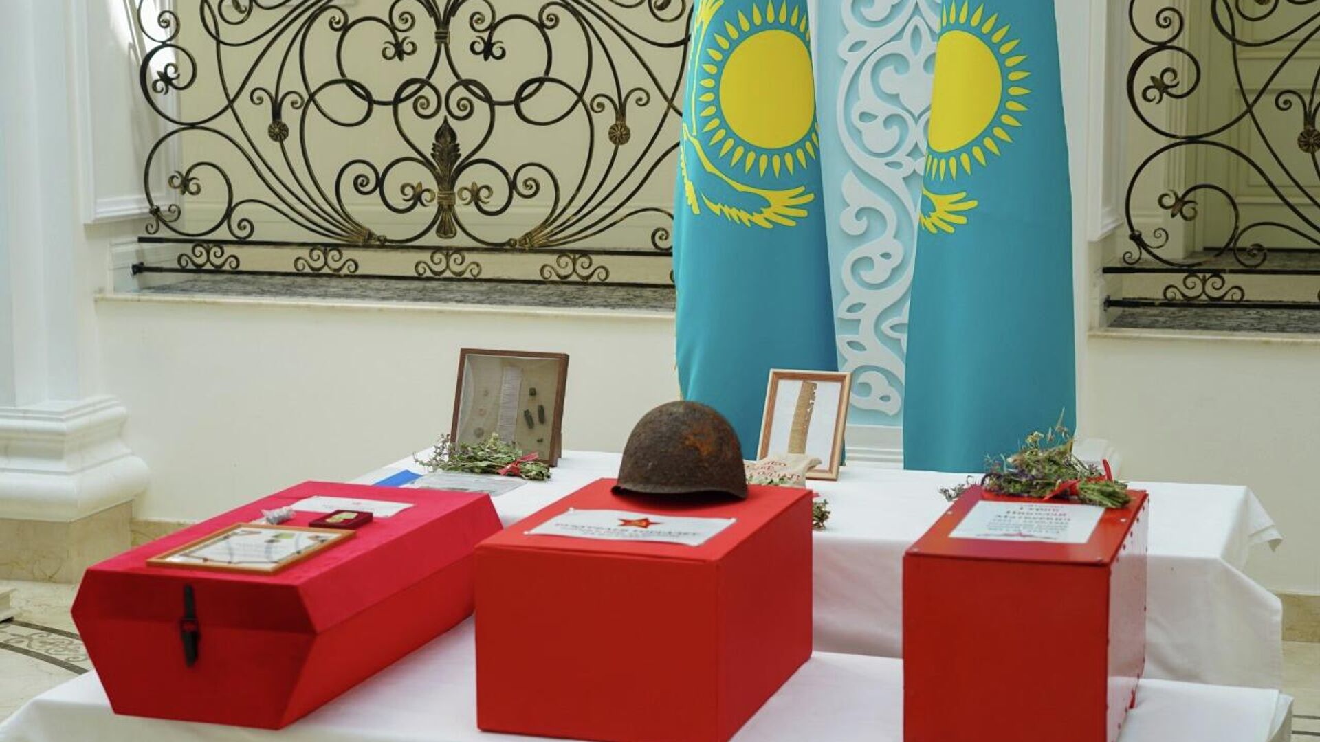 Передача останков трех погибших в годы Великой Отечественной войны казахстанской стороне - Sputnik Казахстан, 1920, 23.06.2022