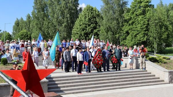 Казахстанские поисковики на мероприятии, посвященном открытию памятника павшим в годы войны соотечественникам в Беларуси  - Sputnik Казахстан