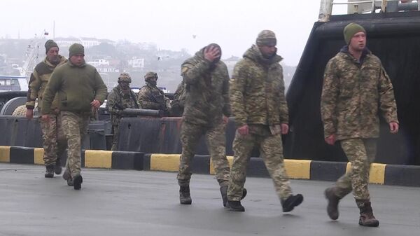 Доставка сдавшихся украинских военнослужащих в Севастополь, архивное фото - Sputnik Казахстан