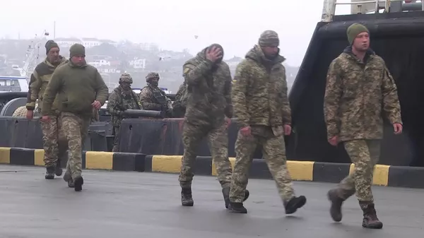 Доставка сдавшихся украинских военнослужащих в Севастополь, архивное фото - Sputnik Казахстан