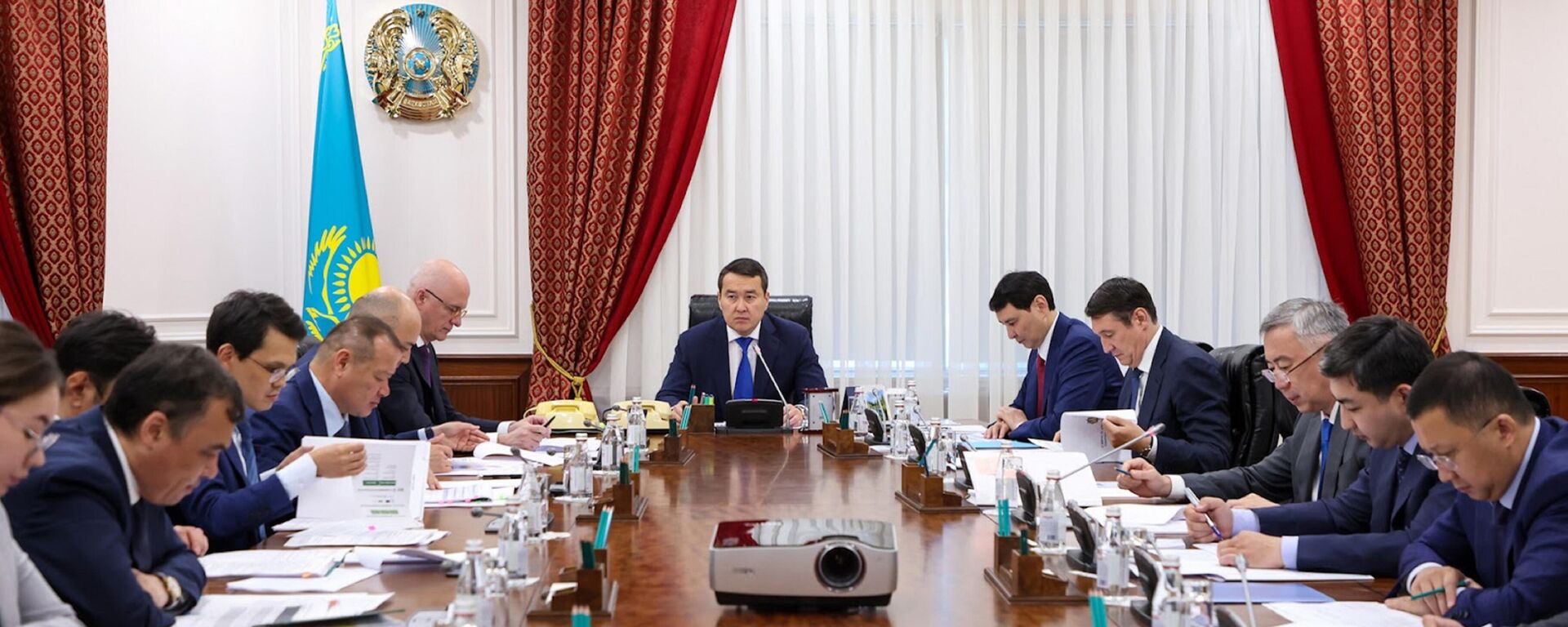 Алихан Смаилов провел заседание Комиссии по демонополизации экономики
 - Sputnik Казахстан, 1920, 26.08.2022