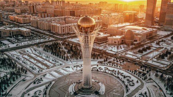 Фотолента в честь Дня столицы-лучшие фото Влада Воднева с выставки. Монумент Байтерек зимой - Sputnik Казахстан