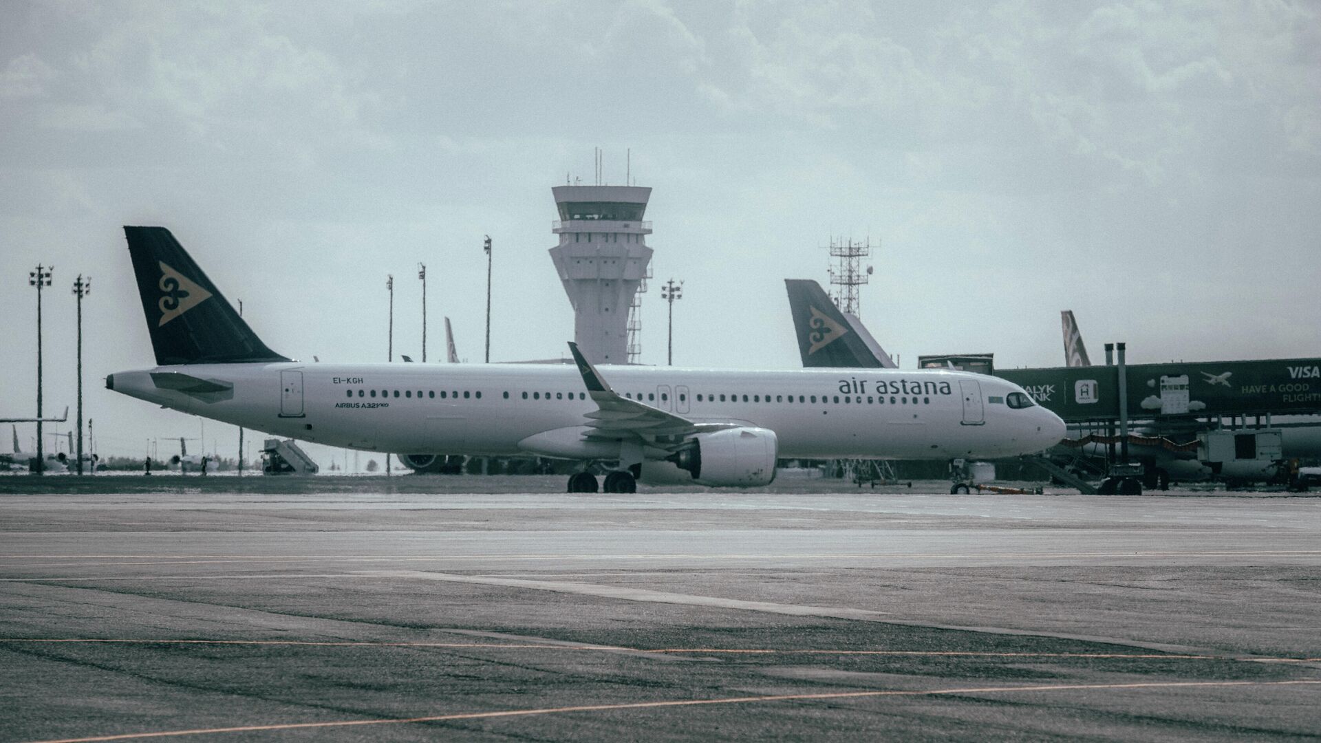 Уральск астана самолет. Boeing 737‑800 Скат Казахстан Астана. Астана Казахстан фото. Самолёт Астана Минск расписание дней полета.