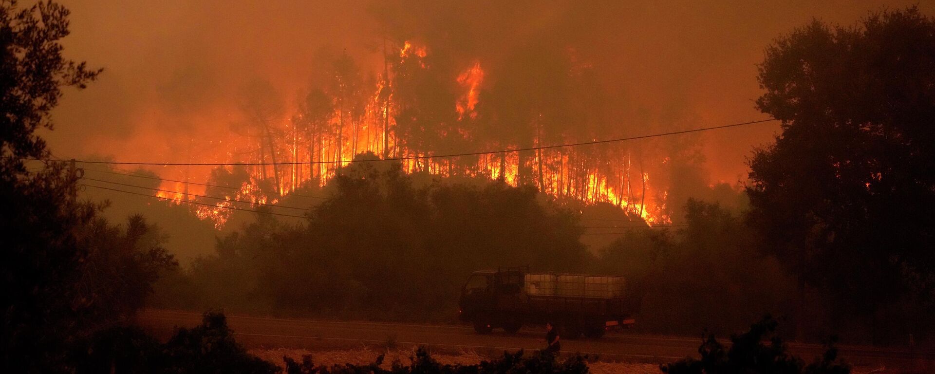 Лесной пожар в деревне Бемпоста, Португалия - Sputnik Казахстан, 1920, 18.07.2022