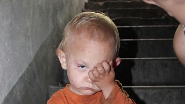 Дети в бомбоубежище в городе Донецке - Sputnik Казахстан