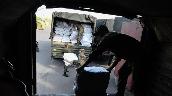 Российские военные отправили гуманитарную помощь, архивное фото - Sputnik Казахстан