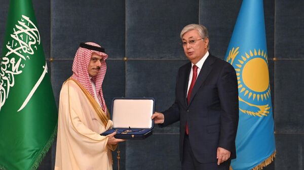 Президент Казахстана наградил Короля Саудовской Аравии орденом Алтын Қыран - Sputnik Казахстан