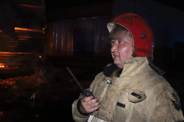 Брандмейстеры создали штаб пожаротушения на месте.  - Sputnik Казахстан