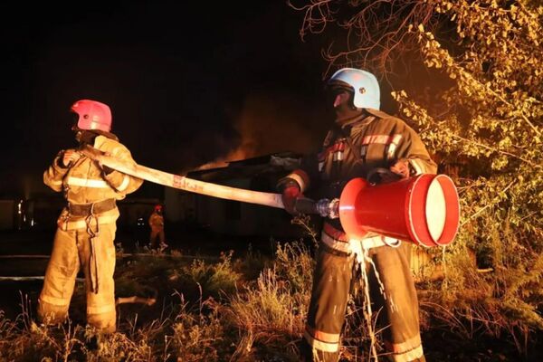 Поздно вечером огнеборцы получили сообщение о пожаре в одном из районов столицы.  - Sputnik Казахстан