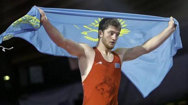 Казахстанец Камил Куруглиев завоевал второе золото ЧМ по вольной борьбе - Sputnik Казахстан