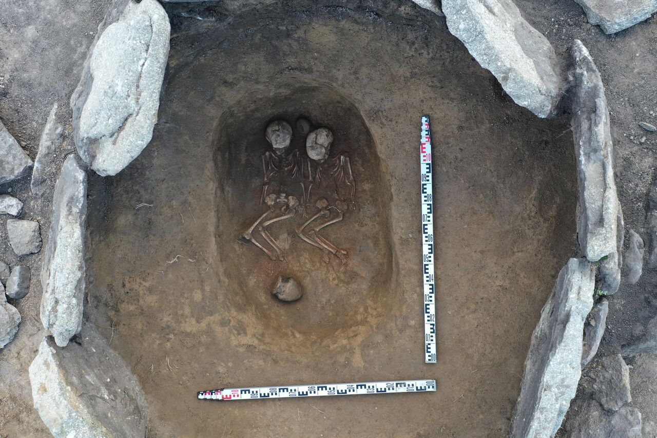 Әнші Слава порно видео Қыз өзін қиярмен сиқытып жатыр