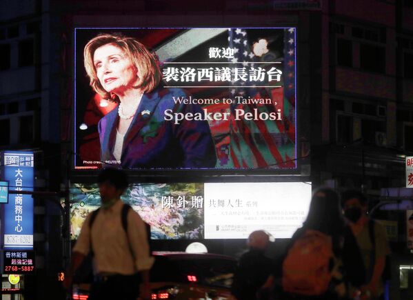 82-летняя Нэнси Пелоси, возможно, стала последним американским политиком, нога которого ступила на землю Тайваня.  - Sputnik Казахстан