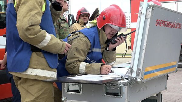Пожарные провели учения в ТРЦ Mega Silk Way  - Sputnik Казахстан