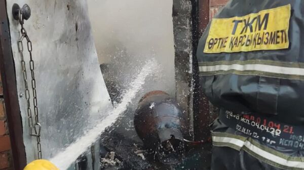 Пожарные смогли локализовать пожар лишь через полчаса после сообщения о возгорании - Sputnik Қазақстан