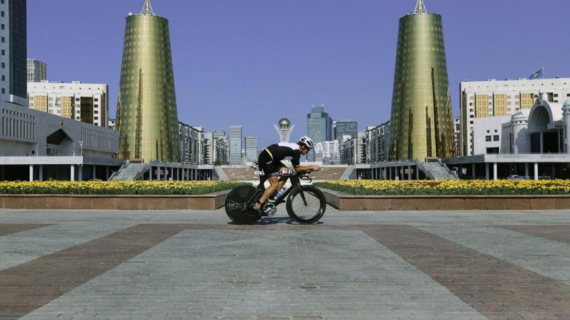 В столице частично ограничат движение для автотранспорта из-за соревнований Ironman - Sputnik Казахстан, 1920, 15.03.2023