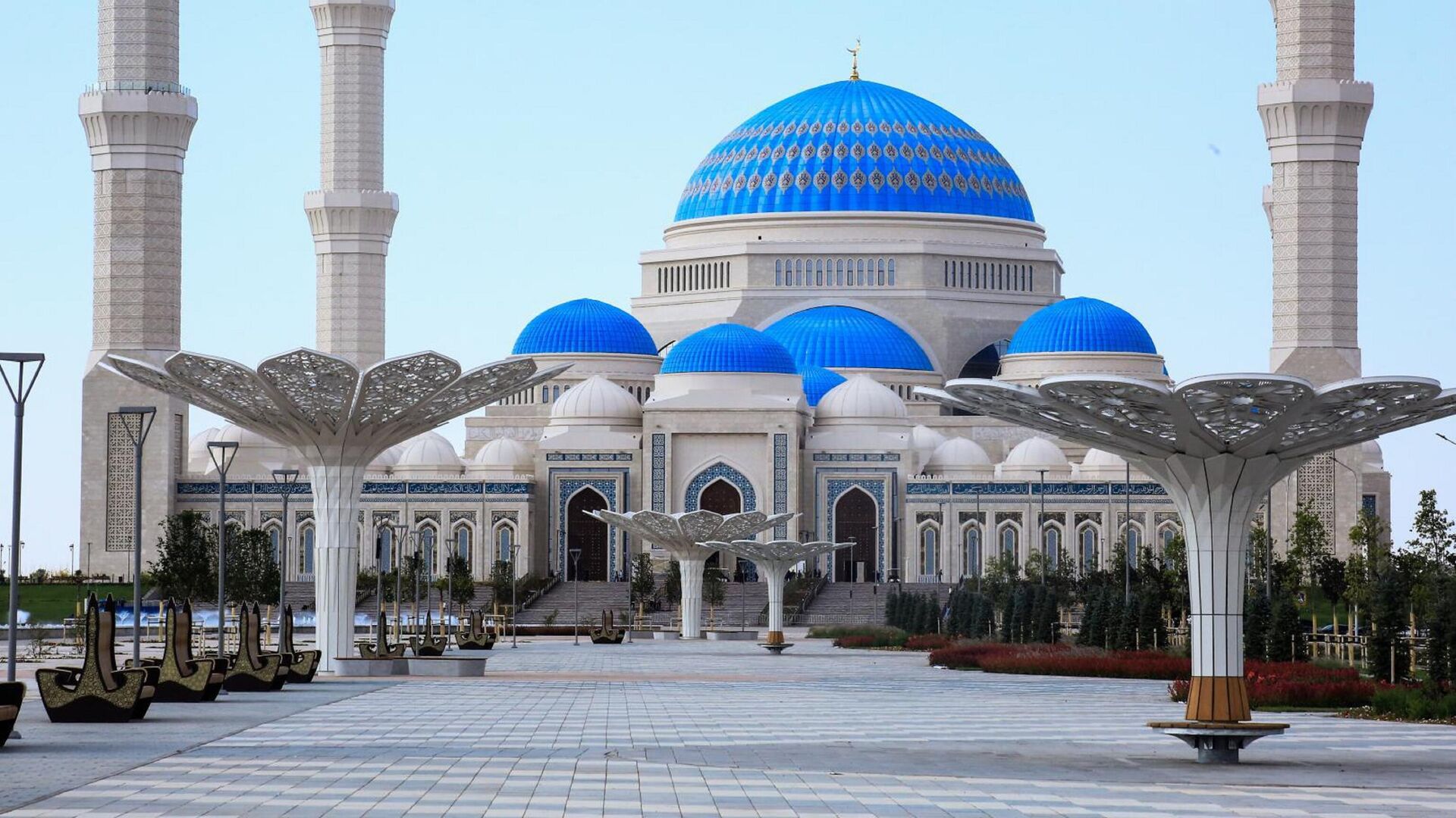 Как выглядит Главная республиканская мечеть в Нур-Султане  - Sputnik Казахстан, 1920, 19.09.2022