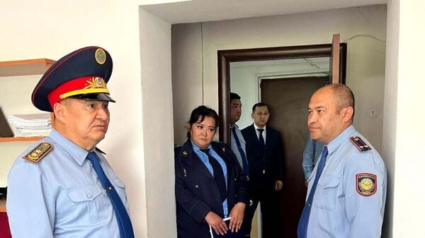 Глава МВД провел внеплановую проверку районной полиции - Sputnik Казахстан