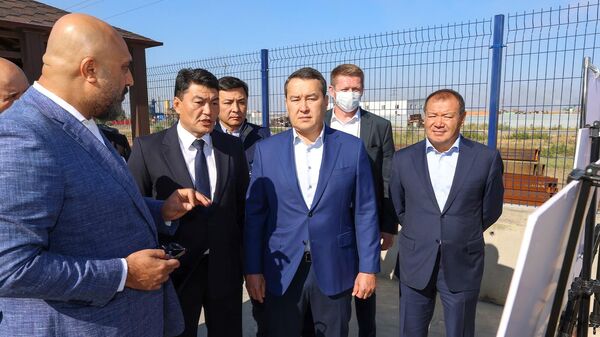 Алихан Смаилов осмотрел строительство производственных объектов в Нур-Султане - Sputnik Казахстан