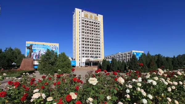 Казахский национальный государственный университет имени Аль-Фараби в Алматы. Главный корпус - Sputnik Казахстан