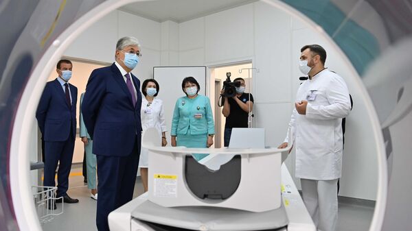 Касым-Жомарт Токаев посетил Центр ядерной медицины - Sputnik Казахстан