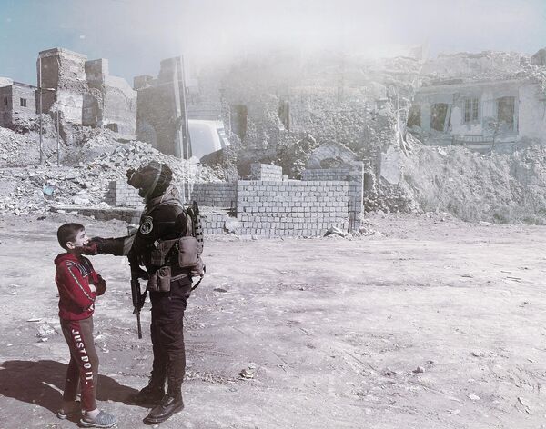 Италиялық фотограф Антонио Денти түсірген &quot;Мосулдағы бала&quot; атты сурет байқаудың ең үздік туындысы деп танылды. Сурет Иракта түсірілген. - Sputnik Қазақстан