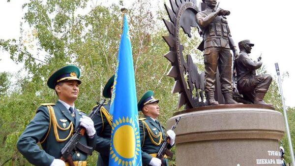 Памятник пограничникам открыли в Нур-Султане - Sputnik Казахстан
